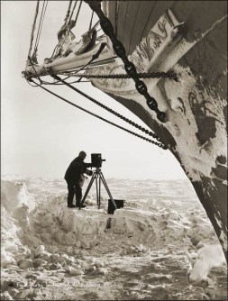 Frank-Hurley-under-the-Bow.jpg
