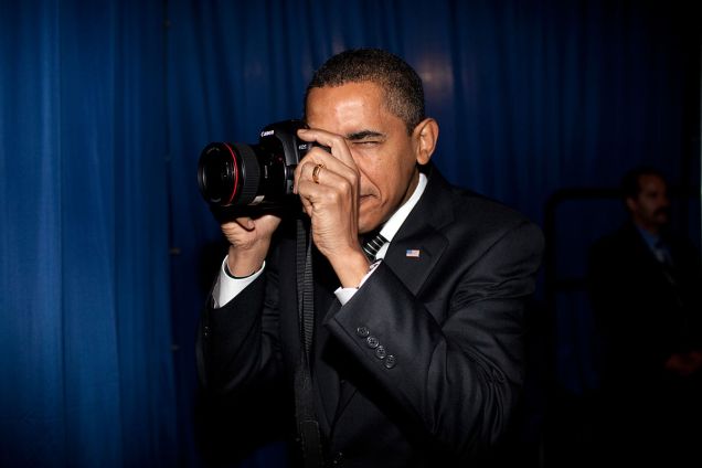 President_Barack_Obama_holding_a_canon_camera